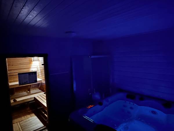 Domki WESTERN HOUSE Giżycko Fuleda Sauna Jacuzzi Kominek