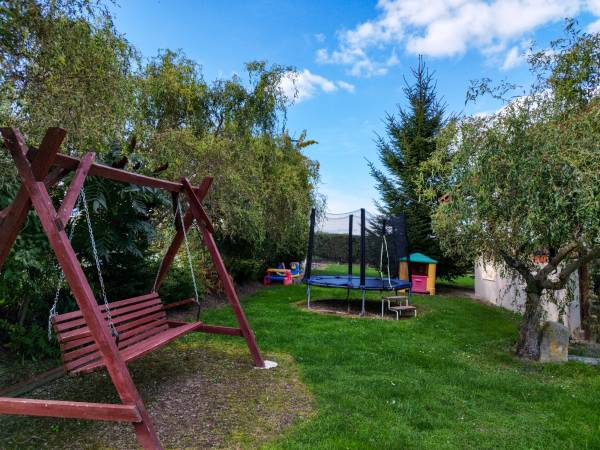 jeden z placy zabaw dla najmłodszych gości