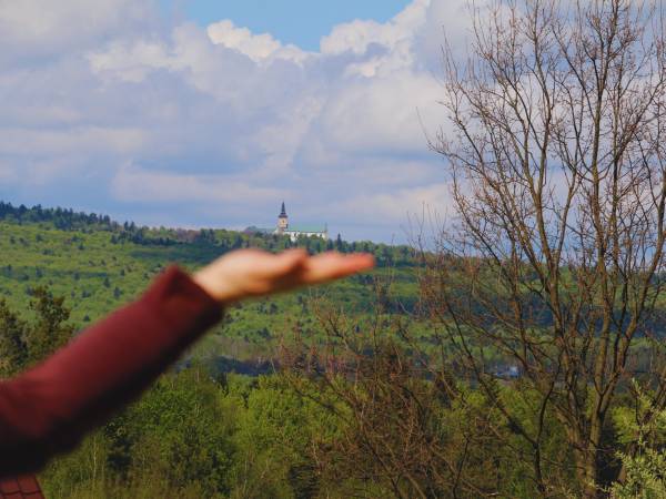 widok na klasztor na Świętym Krzyżu