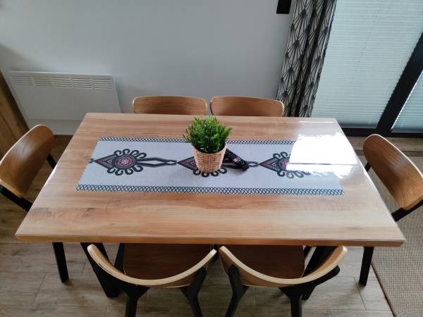 Stół dla sześciu osób