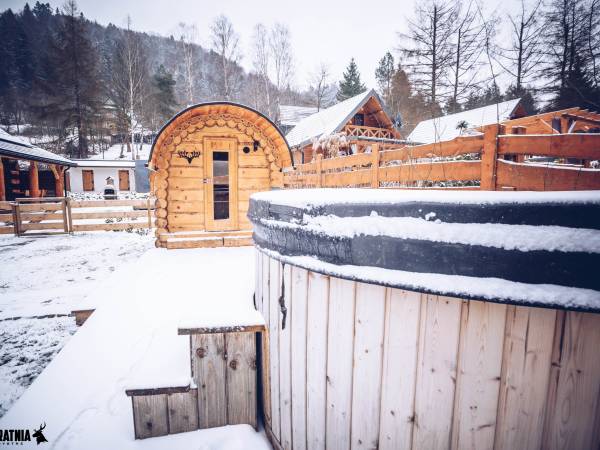 BRATNIA BYSTRE - Domy z bala z jacuzzi i sauna