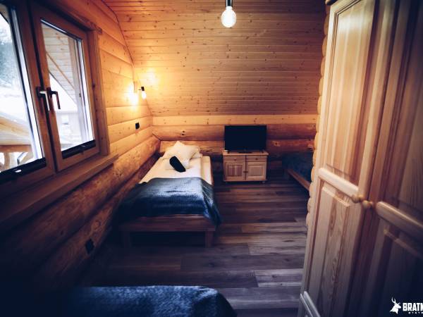 BRATNIA BYSTRE - Domy z bala z jacuzzi i sauna