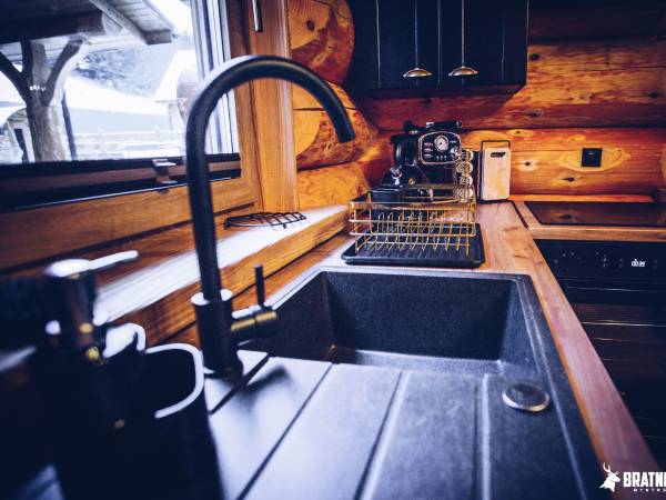 BRATNIA BYSTRE - Domy z bala z jacuzzi i sauna