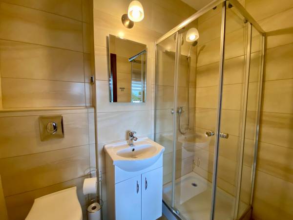 Łazienka w pokoje 2-osobowym