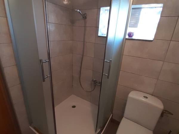 DOMKI LETNISKOWE NAD JEZIOREM NA MAZURACH 