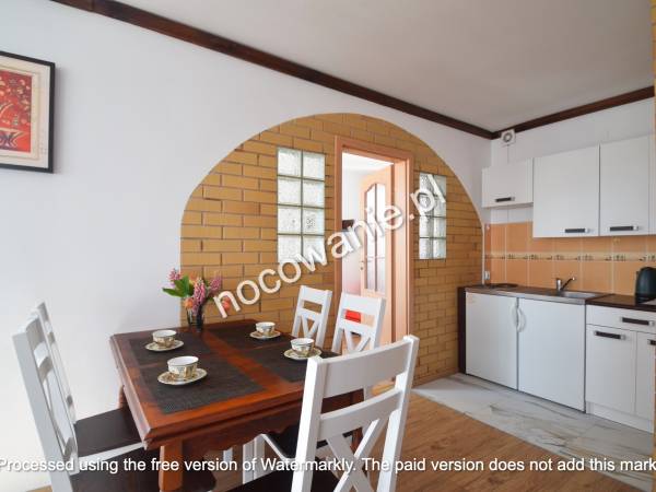 APARTAMENT 4 - 5 osob.NR.1 Dwa POK. 40m/kw. własny BALKON oraz MINI KUCHNIA