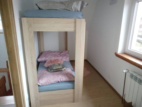 Sypialnia mniejsza z łóżkiem piętrowym (domek nr 0)