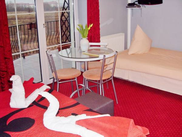 Pokój 3-4 osobowy z balkonem ( nr 7 i 8)