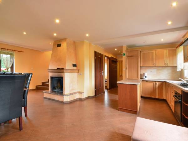 Salon - widok na kuchnie