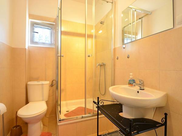 Łazienka pokoju trzyosobowego