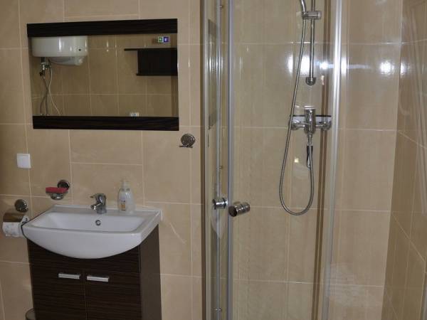 łazienka do pokoju 4os.