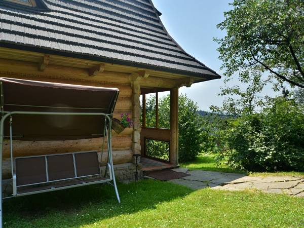 Domek z bali z zewnatrz