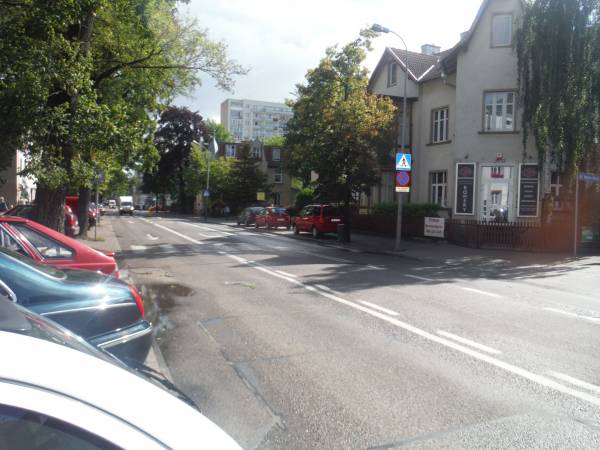 Miejsca parkingowe przy ulicy