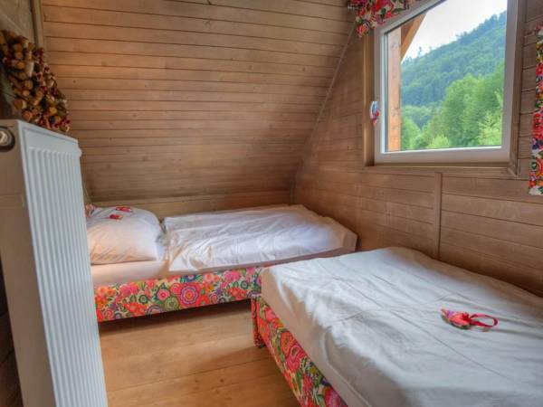 Sypialnia nr 2 z widokiem na las i rzekę