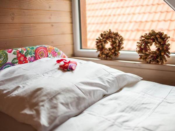 Biała krochmalona pościel