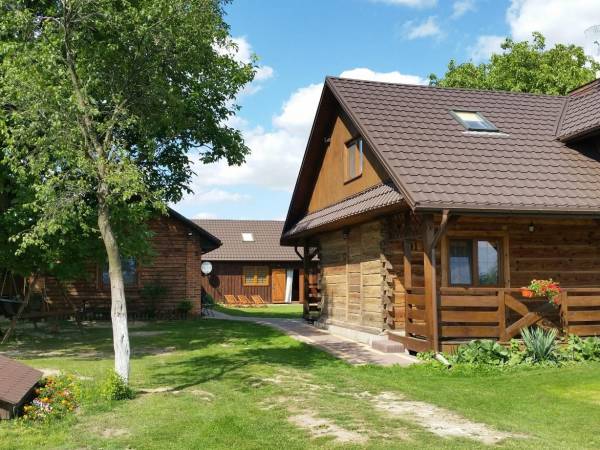 Widok na podwórze od strony wjazdu