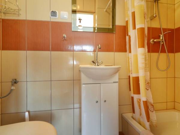 Łazienka w pokoju 3-osobowym