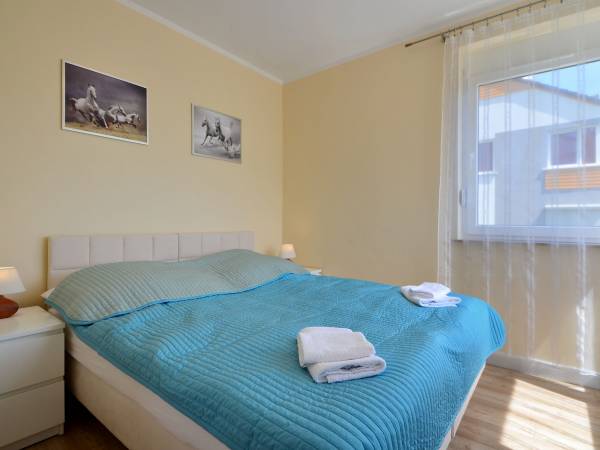 Sypialnia turkusowa - łóżka hotelowe możliwość konfiguracji jako dwa niezależne spania