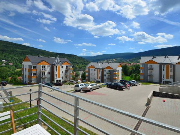 Widok z balkonu na góry. Przepiękny