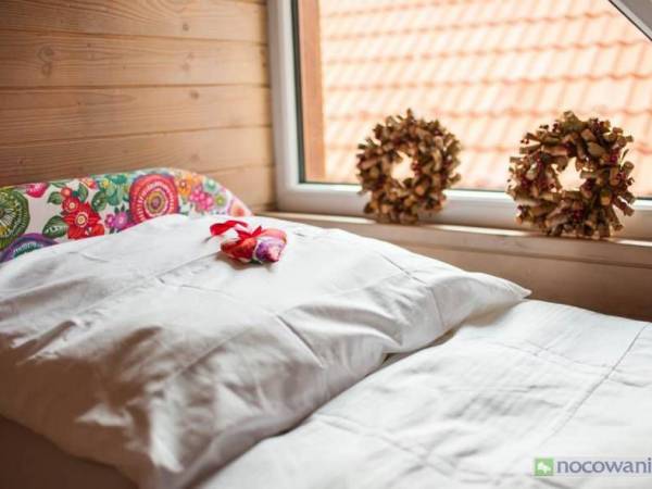 ypialnia nr 1 z balkonem z widokiem na góry i Gondolę