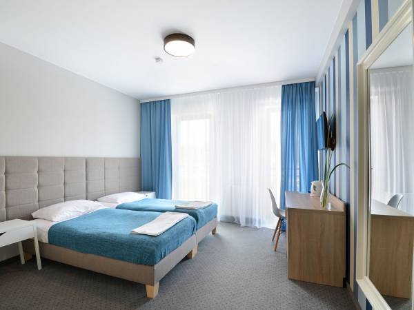 pokój dwuosobowy z widokiem na marinę portową 