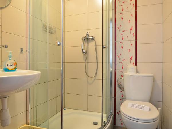 łazienka przy pokoju nr 3