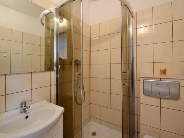 Łazienka w pokoju 3 osobowy 