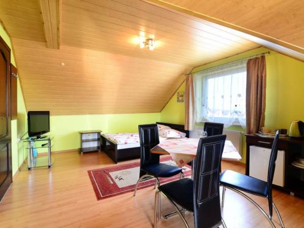 Willa Adek - Pokoje i Domki Apartamentowe