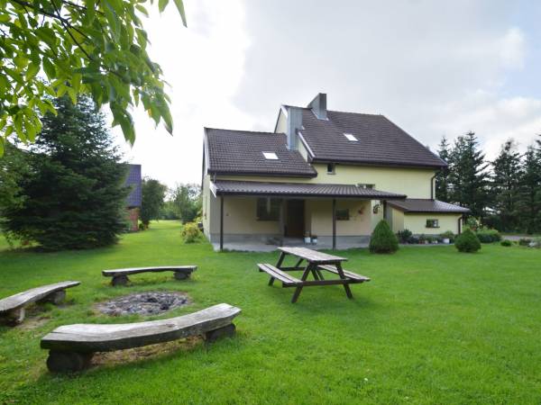 Plac przed domem gościnnym