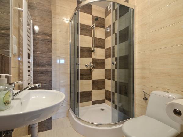 łazienka w pokoju 3 os