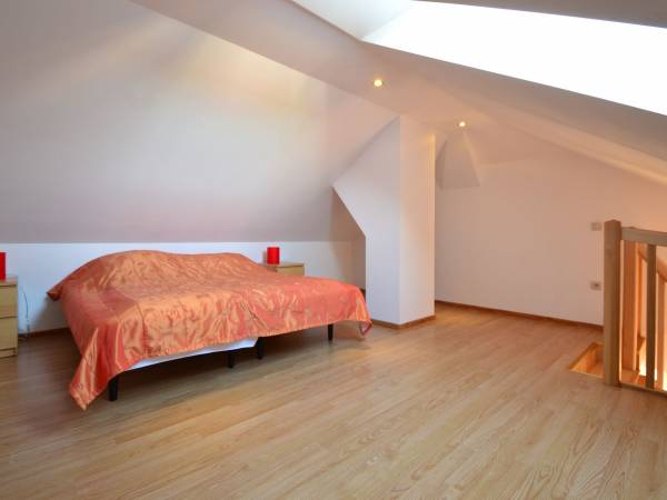 Budynek główny- pokój z antresolą- poziom II