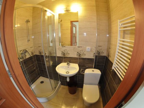 Łazienka pokoju 4 -osobowego