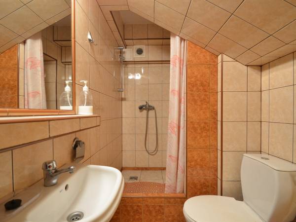 łazienka do piwnicznej izby