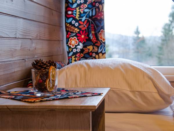 Biała krochmalona pościel