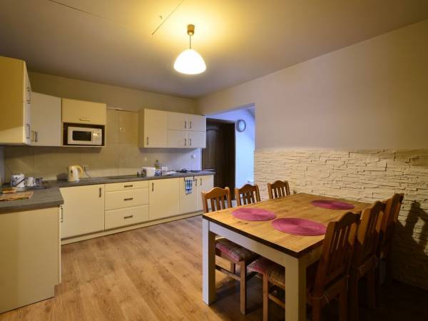 Kuchnia z jadalnią, piętro.