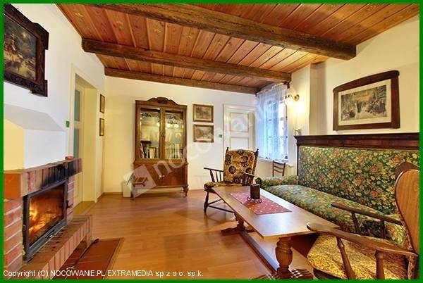 korytarz z kominkiem