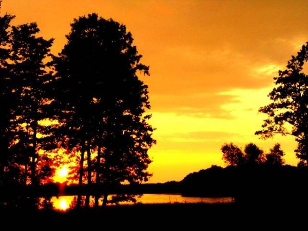 DOMKI LETNISKOWE NAD JEZIOREM NA MAZURACH 