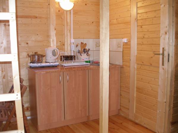 DOMKI LETNISKOWE NAD JEZIOREM NA MAZURACH 