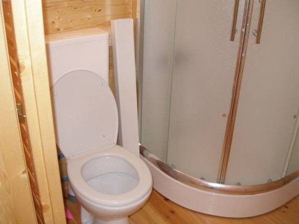 DOMKI LETNISKOWE NAD JEZIOREM NA MAZURACH 