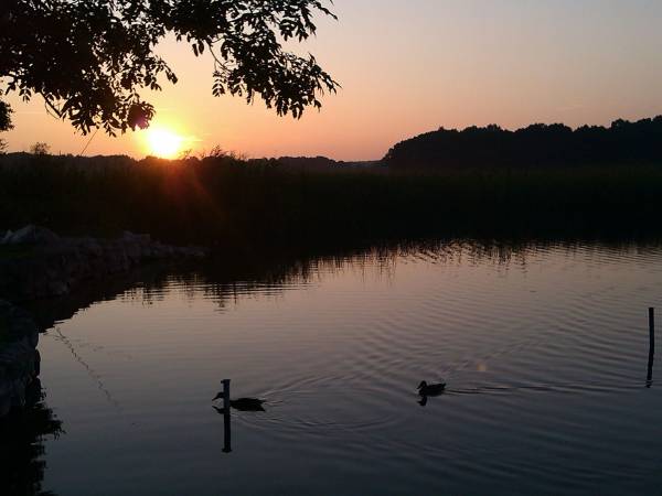 DOMKI LETNISKOWE NAD JEZIOREM NA MAZURACH 