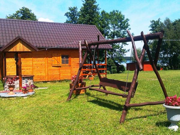 DOMKI LETNISKOWE NAD JEZIOREM NA MAZURACH 