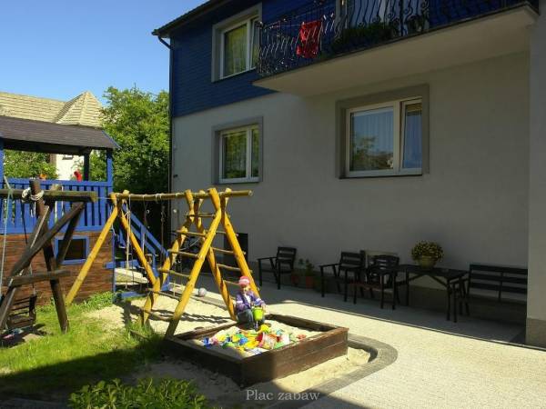 Plac zabaw, meble ogrodowe