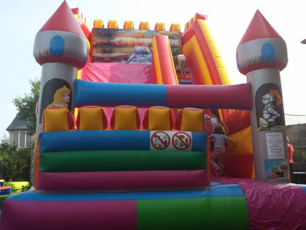 DMUCHANA ZJEŻDŻALNIA