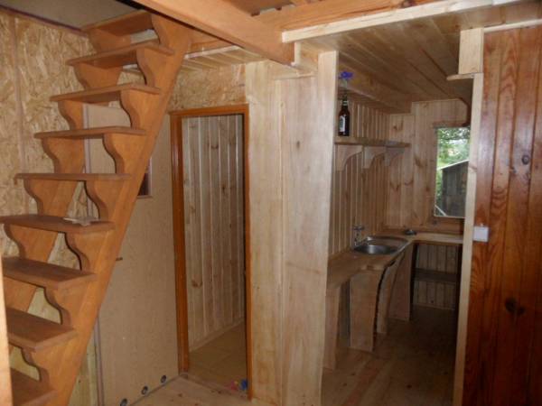 I - Wejście do łazienki i kuchni