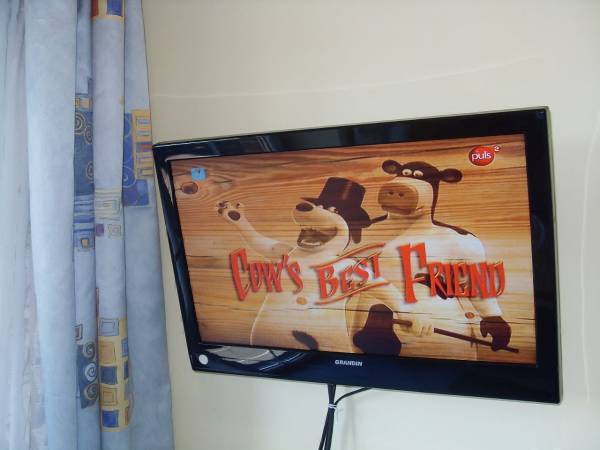 Pok.2-os. nr 2 z nowym ,hotelowym łozkiem małżeńskim ( lub 2 pojed. na zyczenie) na sprężynach bonellowych, balkonem, sat-tv, lodówką, czajnikiem, filiżankami, talerzykami, sztuccami