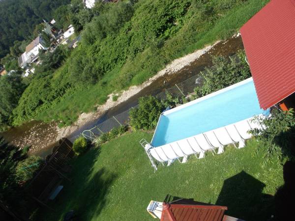 basen w ogródku grilowym