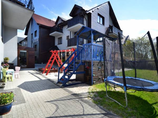 Plac zabaw, meble ogrodowe