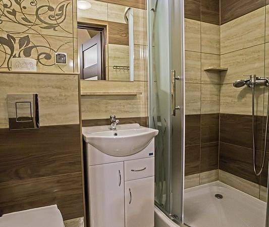 zd.11 - OW - Szarotka wystrój przykładowej łazienki w pokoju na I piętrze