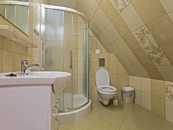 zd.15 - OW - Szarotka wystrój przykładowej łazienki w pokoju na II piętrze