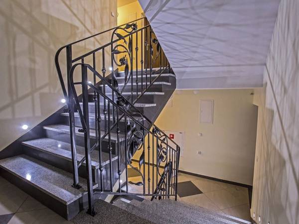 zd.23 - OW - Szarotka klatka schodowa